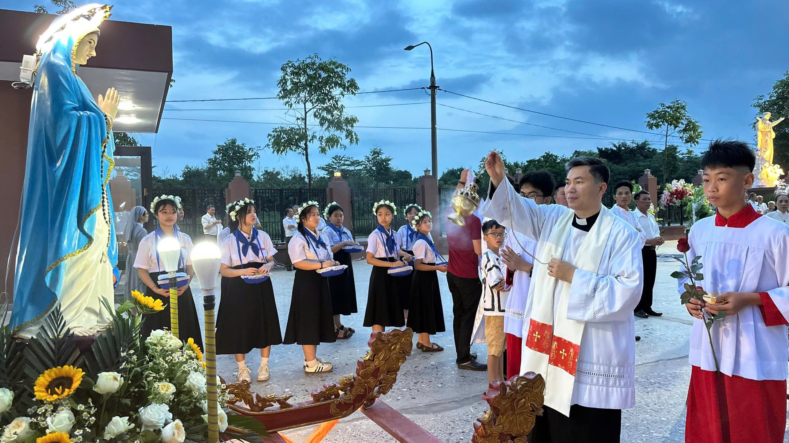 Khai mạc Tháng hoa tại Giáo xứ Kim Lai – dấu ấn Đức tin và tâm tình tạ ơn